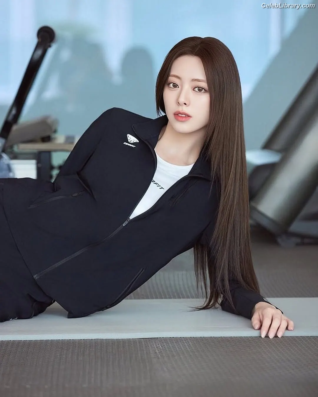 Yuna - ITZY (유나, Shin Yu Na) photo 19 of 1697