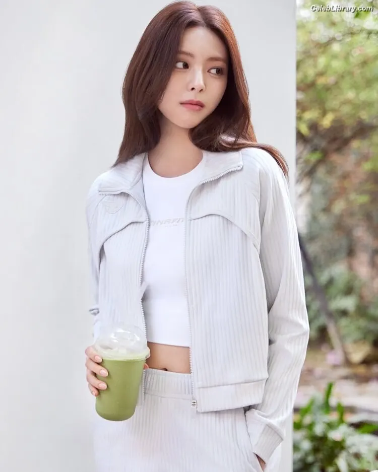 Yuna - ITZY (유나, Shin Yu Na) photo 20 of 1697
