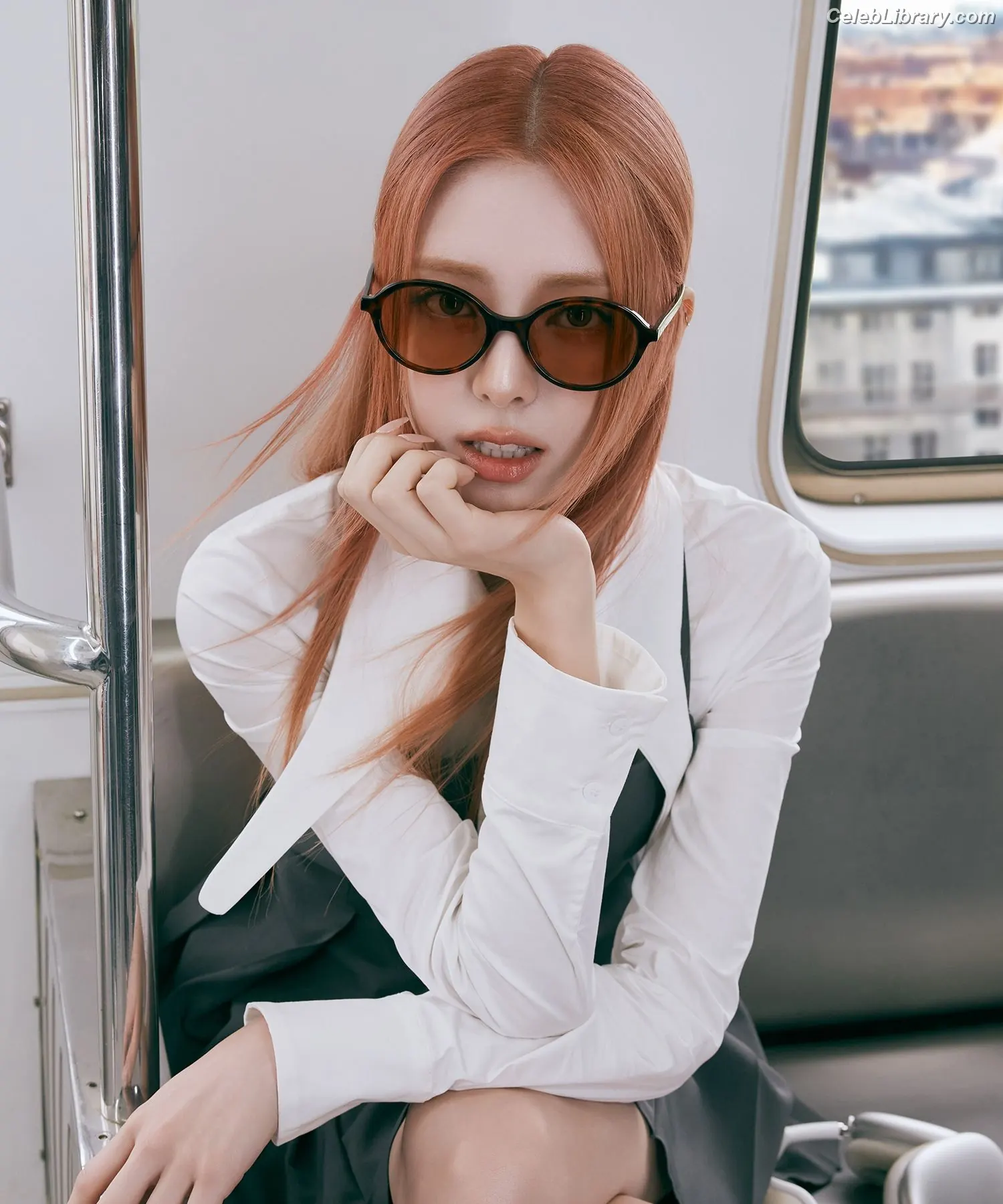 Yuna - ITZY (유나, Shin Yu Na) photo 8 of 1697