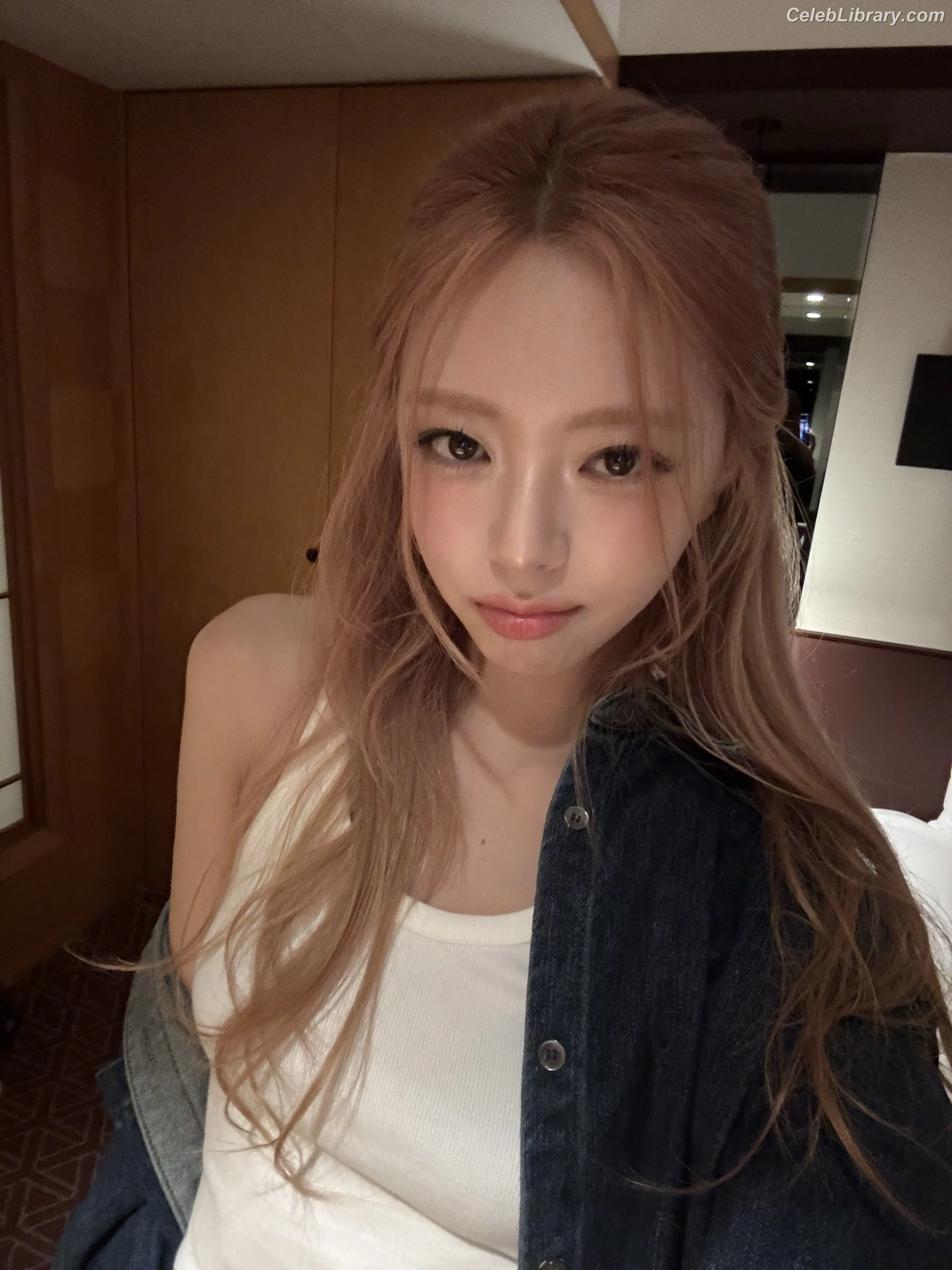 Yuna - ITZY (유나, Shin Yu Na) photo 1 of 1697