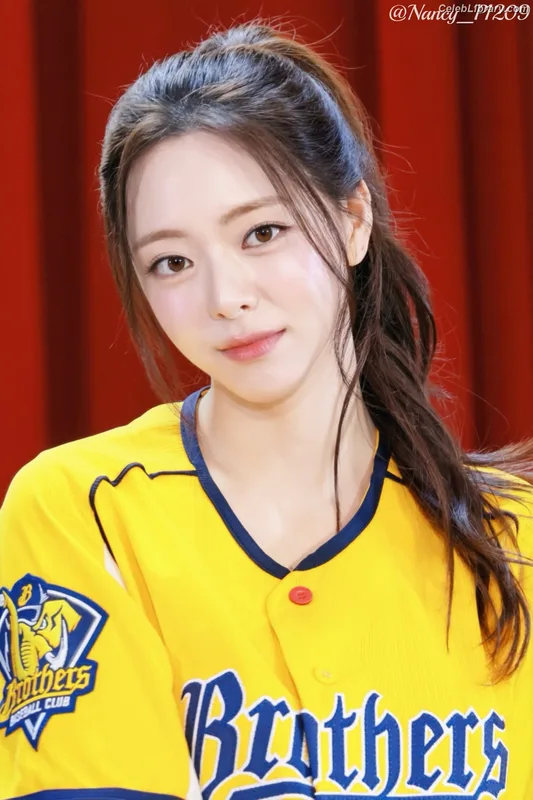 Yuna - ITZY (유나, Shin Yu Na) photo 3 of 1698