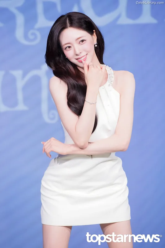 Yuna - ITZY (유나, Shin Yu Na) photo 4 of 1698