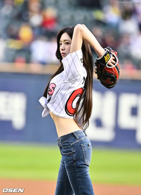 Yuna - ITZY (유나, Shin Yu Na) photo 8 of 1698