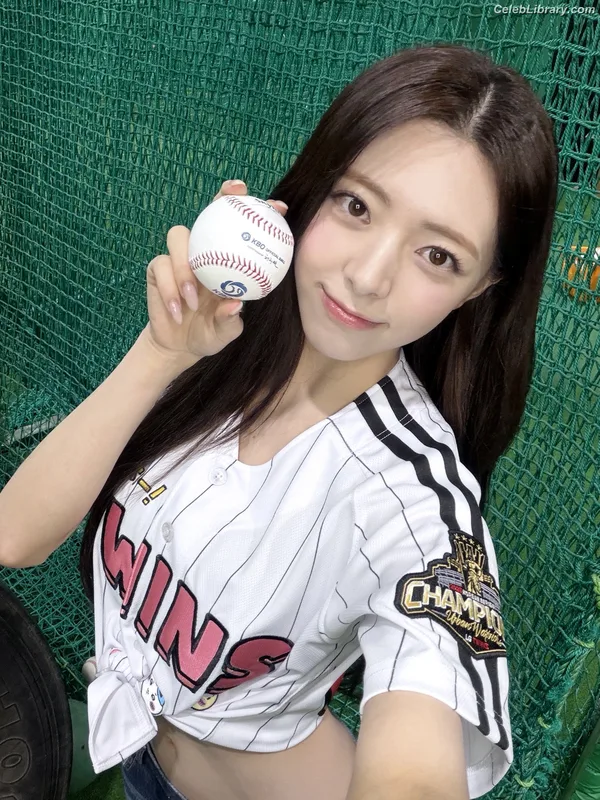 Yuna - ITZY (유나, Shin Yu Na) photo 9 of 1698