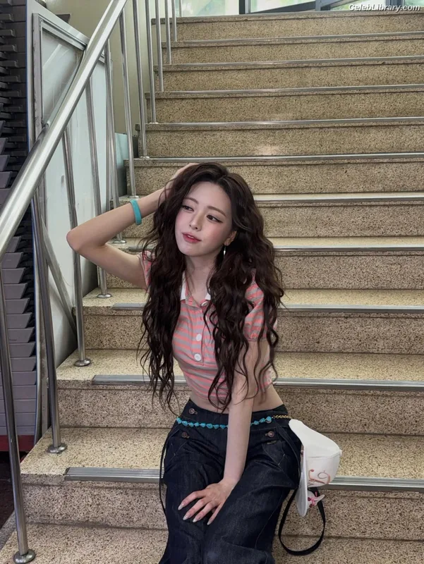 Yuna - ITZY (유나, Shin Yu Na) photo 12 of 1698