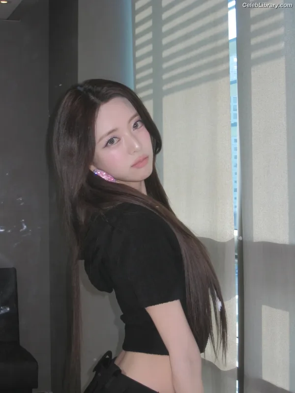 Yuna - ITZY (유나, Shin Yu Na) photo 13 of 1698