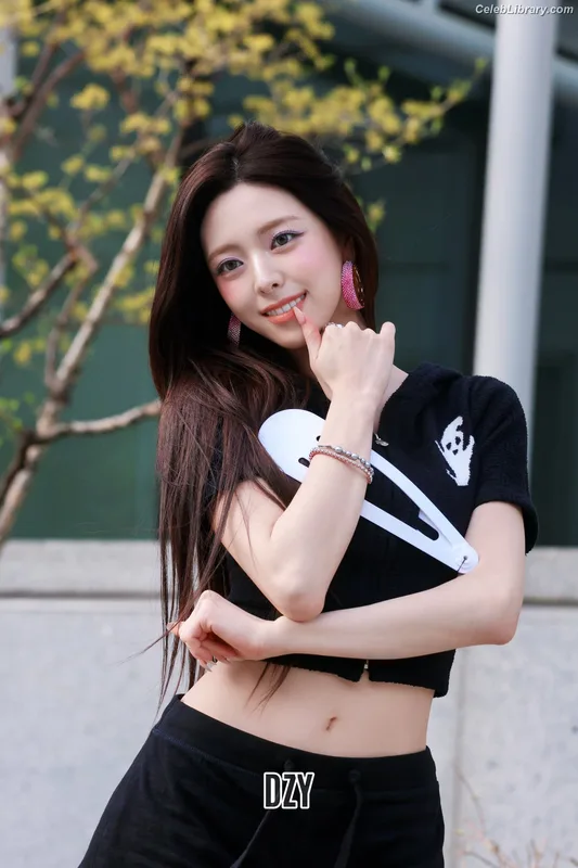 Yuna - ITZY (유나, Shin Yu Na) photo 14 of 1698