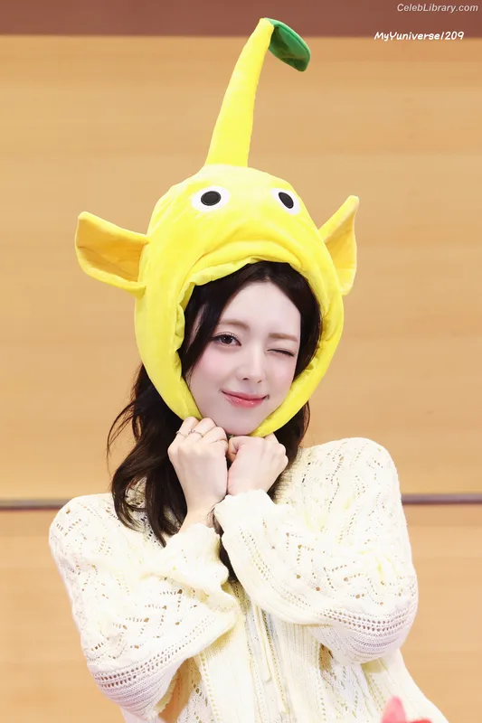 Yuna - ITZY (유나, Shin Yu Na) photo 18 of 1698