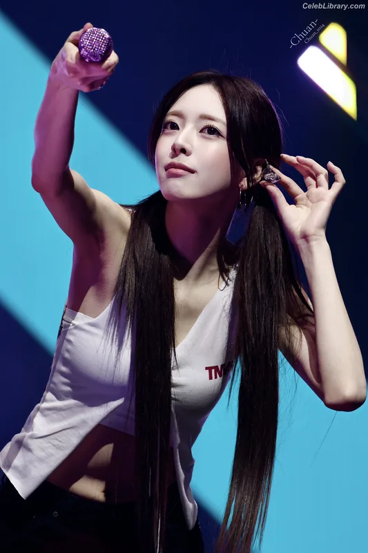 Yuna - ITZY (유나, Shin Yu Na) photo 20 of 1698