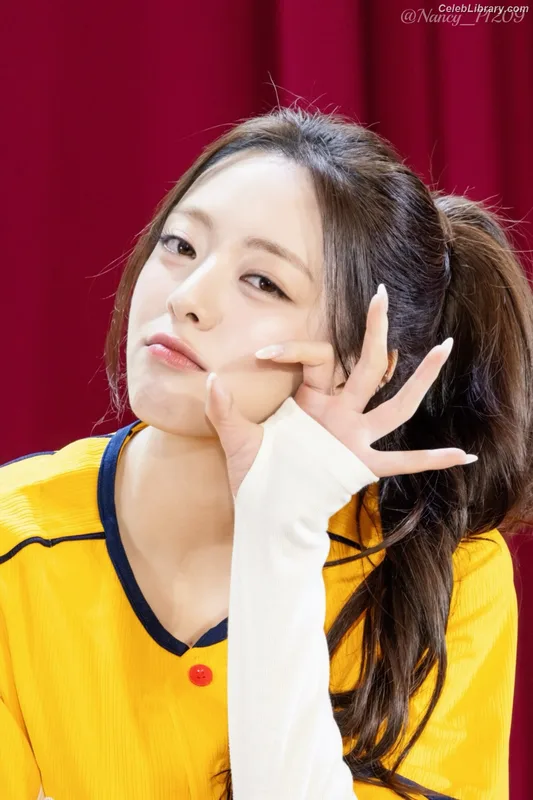 Yuna - ITZY (유나, Shin Yu Na) photo 1 of 1698