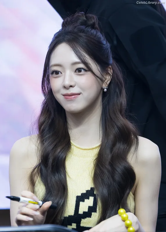 Yuna - ITZY (유나, Shin Yu Na) photo 7 of 1698