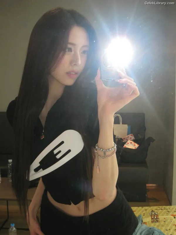Yuna - ITZY (유나, Shin Yu Na) photo 10 of 1698