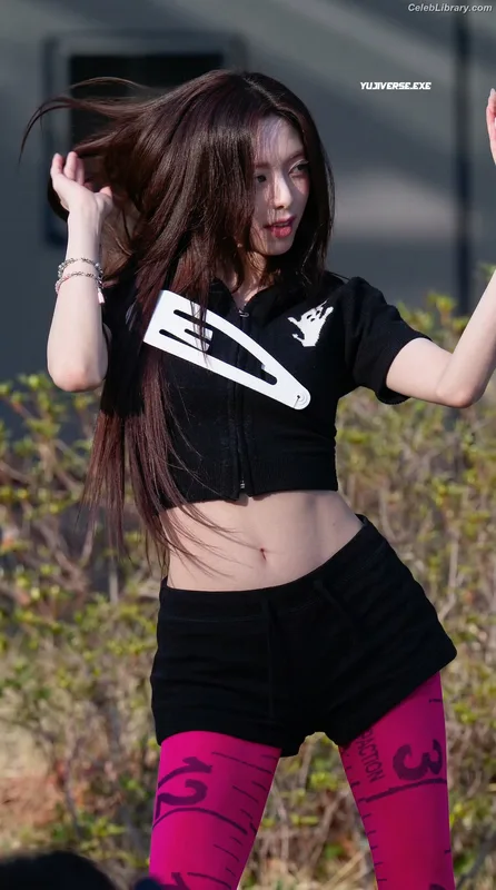 Yuna - ITZY (유나, Shin Yu Na) photo 11 of 1698