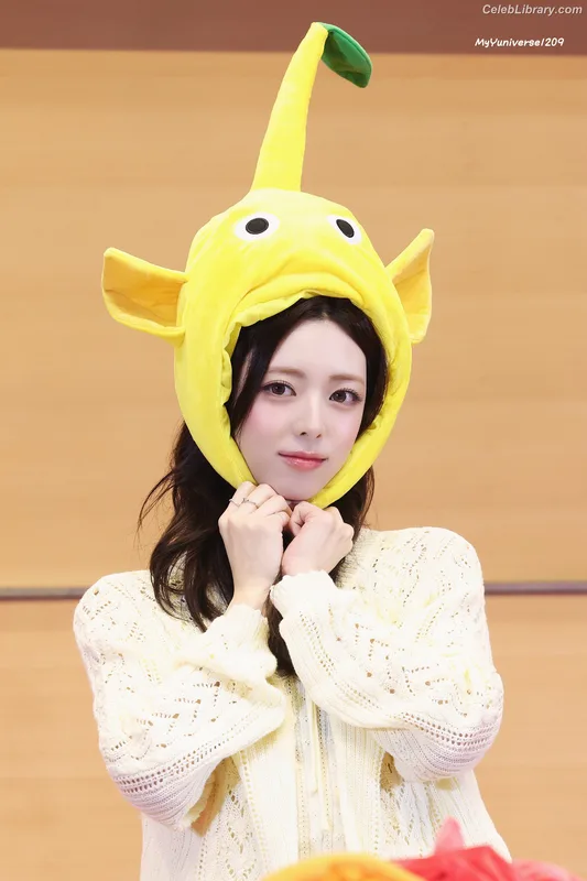 Yuna - ITZY (유나, Shin Yu Na) photo 16 of 1698