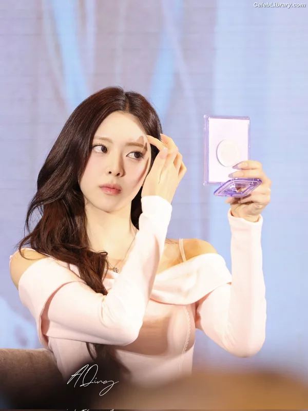 Yuna - ITZY (유나, Shin Yu Na) photo 20 of 1698