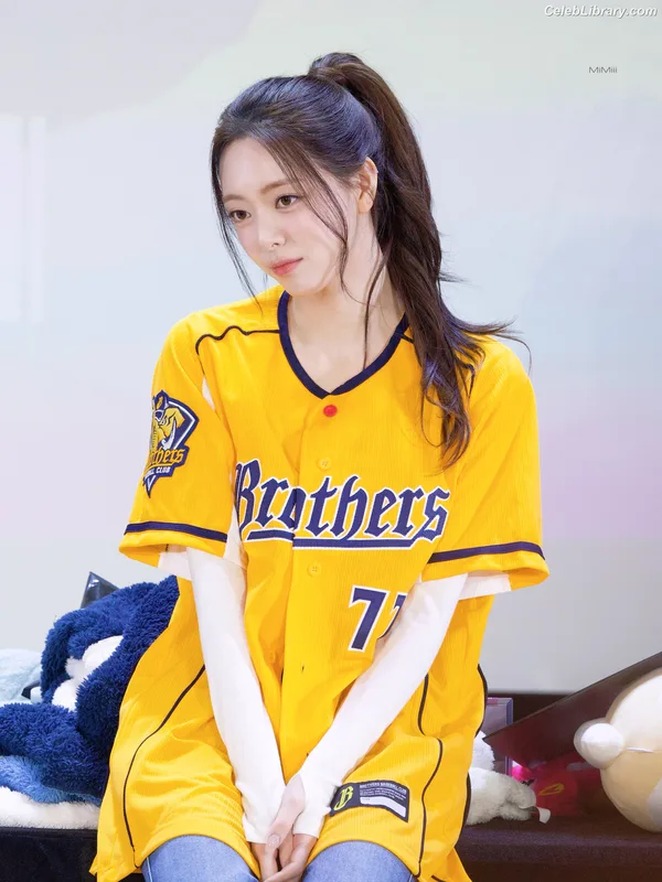 Yuna - ITZY (유나, Shin Yu Na) photo 24 of 1698