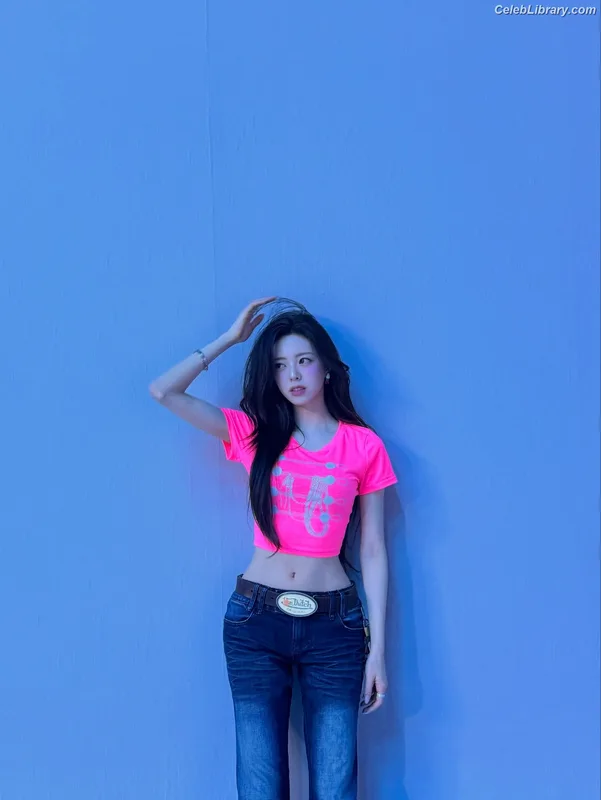 Yuna - ITZY (유나, Shin Yu Na) photo 2 of 1698