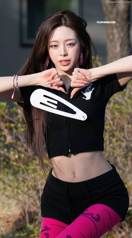 Yuna - ITZY (유나, Shin Yu Na) photo 10 of 1698