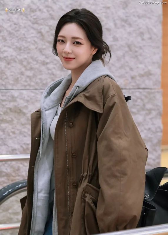 Yuna - ITZY (유나, Shin Yu Na) photo 16 of 1698