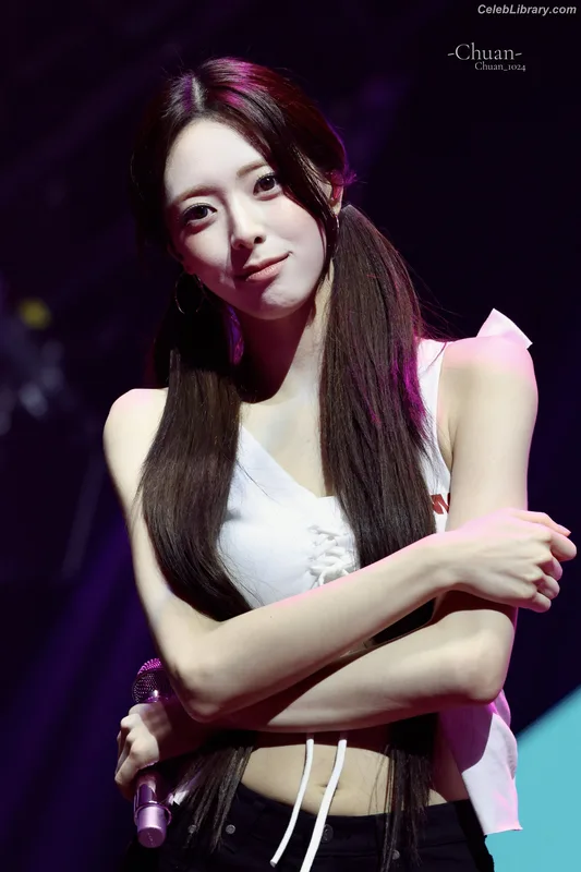 Yuna - ITZY (유나, Shin Yu Na) photo 18 of 1698