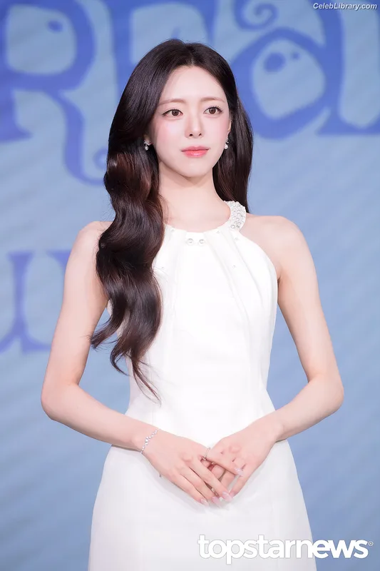 Yuna - ITZY (유나, Shin Yu Na) photo 18 of 1698
