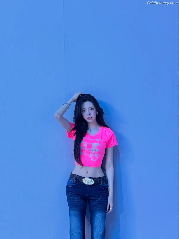 Yuna - ITZY (유나, Shin Yu Na) photo 19 of 1698