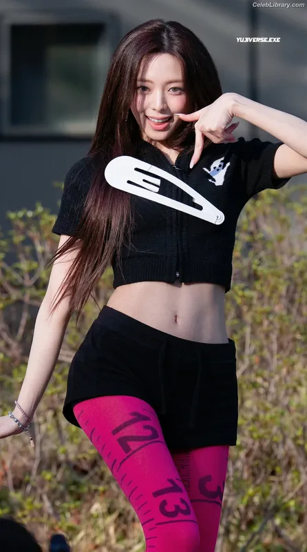 Yuna - ITZY (유나, Shin Yu Na) photo 2 of 1698