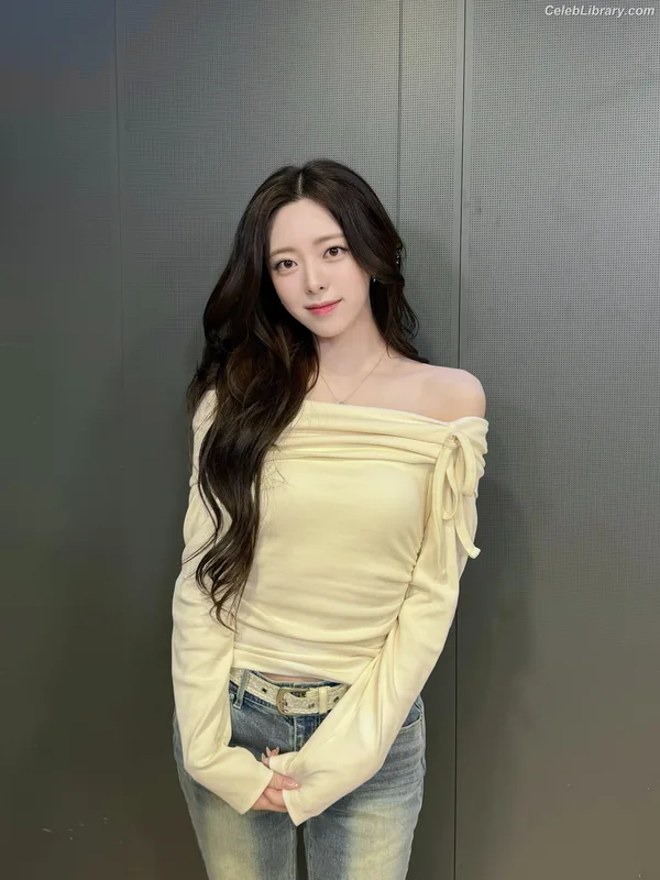 Yuna - ITZY (유나, Shin Yu Na) photo 3 of 1698
