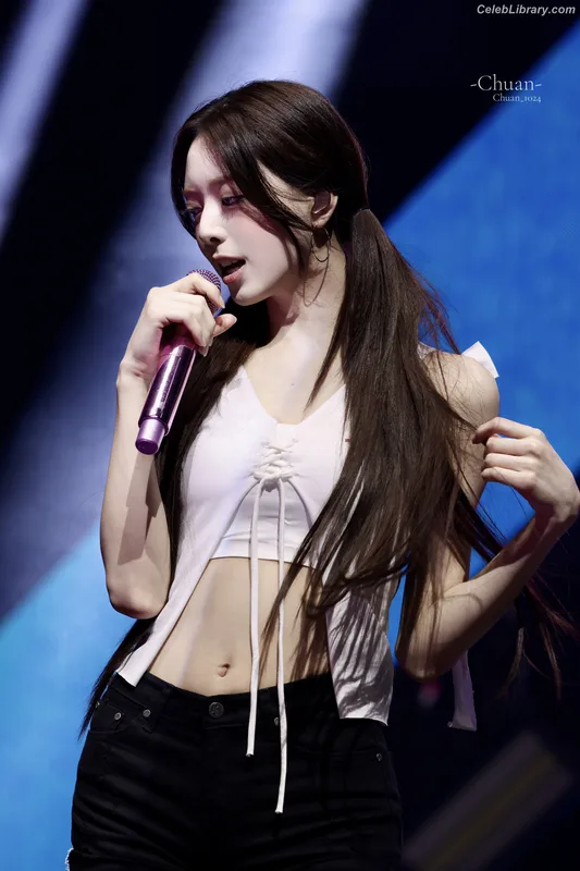 Yuna - ITZY (유나, Shin Yu Na) photo 7 of 1698