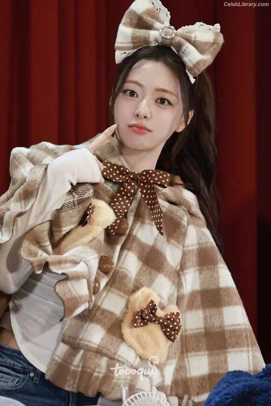 Yuna - ITZY (유나, Shin Yu Na) photo 11 of 1698