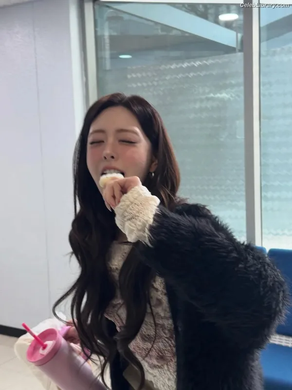 Yuna - ITZY (유나, Shin Yu Na) photo 17 of 1698