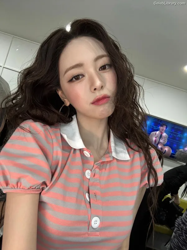 Yuna - ITZY (유나, Shin Yu Na) photo 18 of 1698