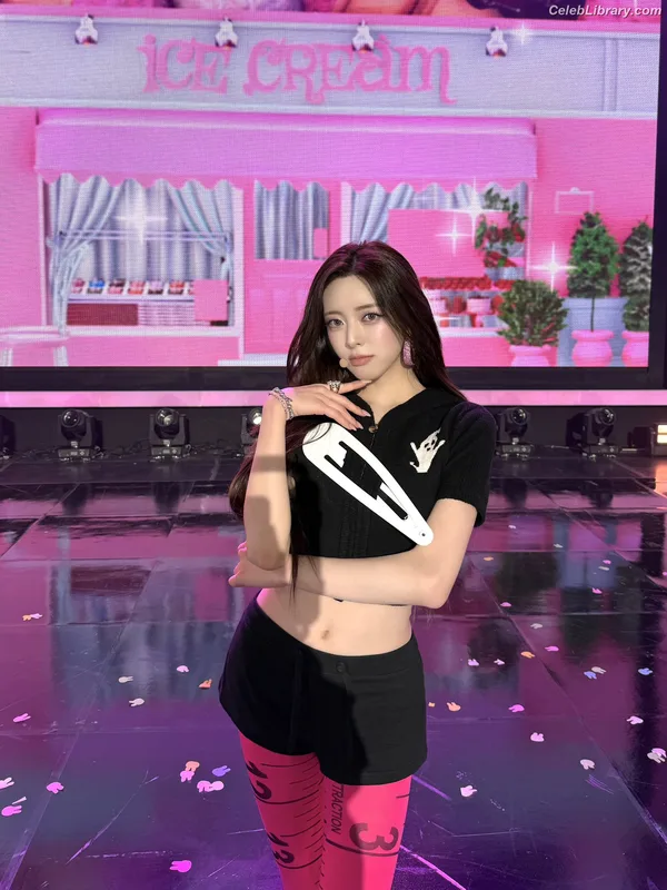 Yuna - ITZY (유나, Shin Yu Na) photo 19 of 1698
