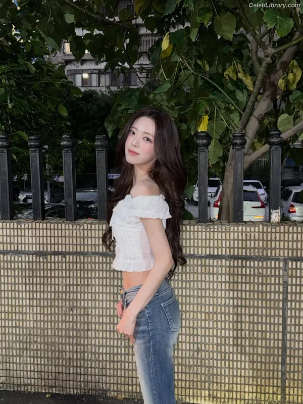 Yuna - ITZY (유나, Shin Yu Na) photo 24 of 1698