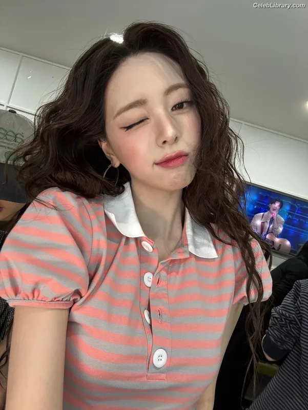 Yuna - ITZY (유나, Shin Yu Na) photo 12 of 1698