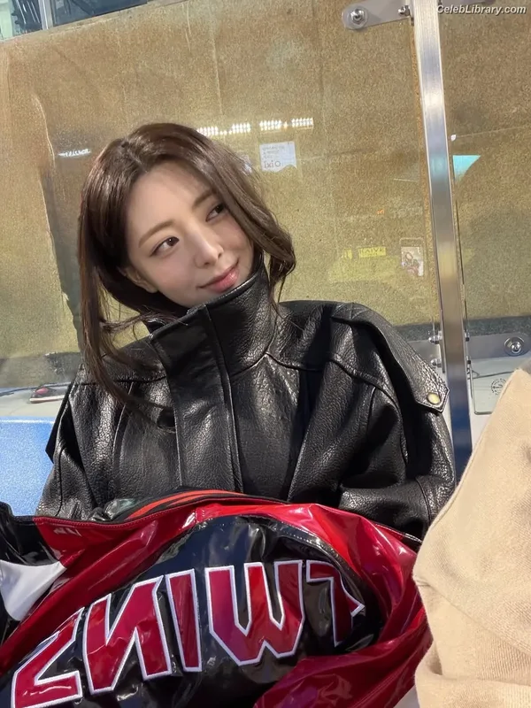 Yuna - ITZY (유나, Shin Yu Na) photo 1 of 1698