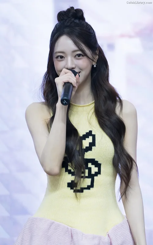 Yuna - ITZY (유나, Shin Yu Na) photo 2 of 1698