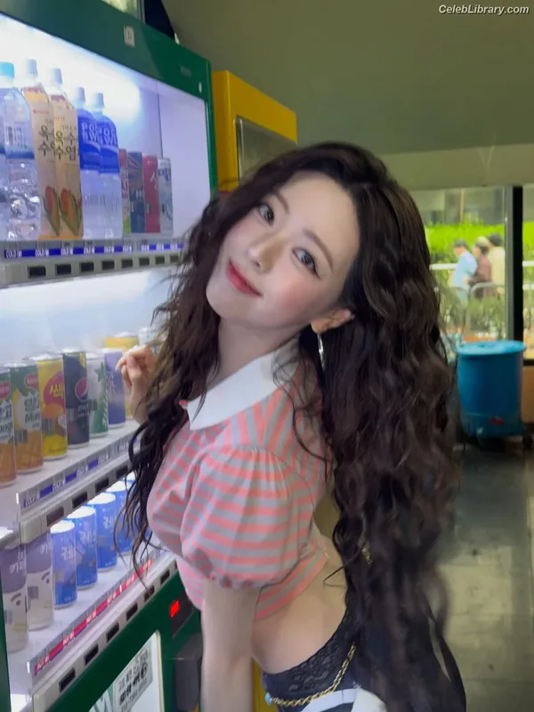 Yuna - ITZY (유나, Shin Yu Na) photo 4 of 1698