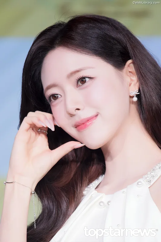Yuna - ITZY (유나, Shin Yu Na) photo 13 of 1698
