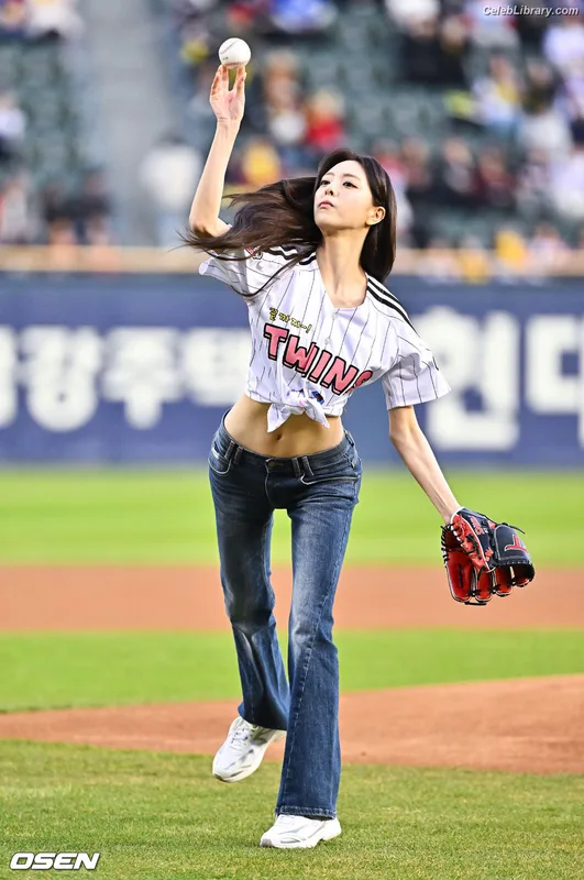 Yuna - ITZY (유나, Shin Yu Na) photo 14 of 1698