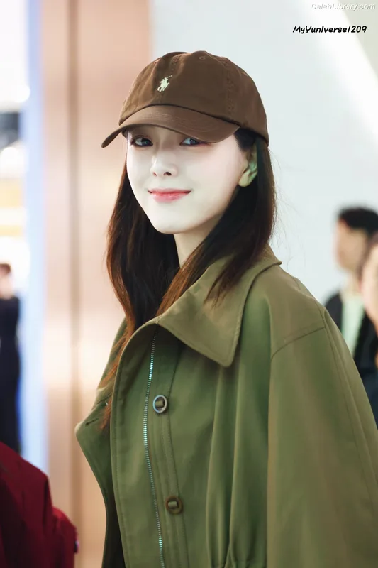 Yuna - ITZY (유나, Shin Yu Na) photo 20 of 1698