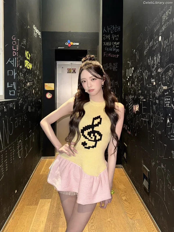 Yuna - ITZY (유나, Shin Yu Na) photo 5 of 1698