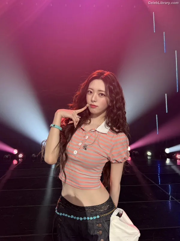 Yuna - ITZY (유나, Shin Yu Na) photo 6 of 1698