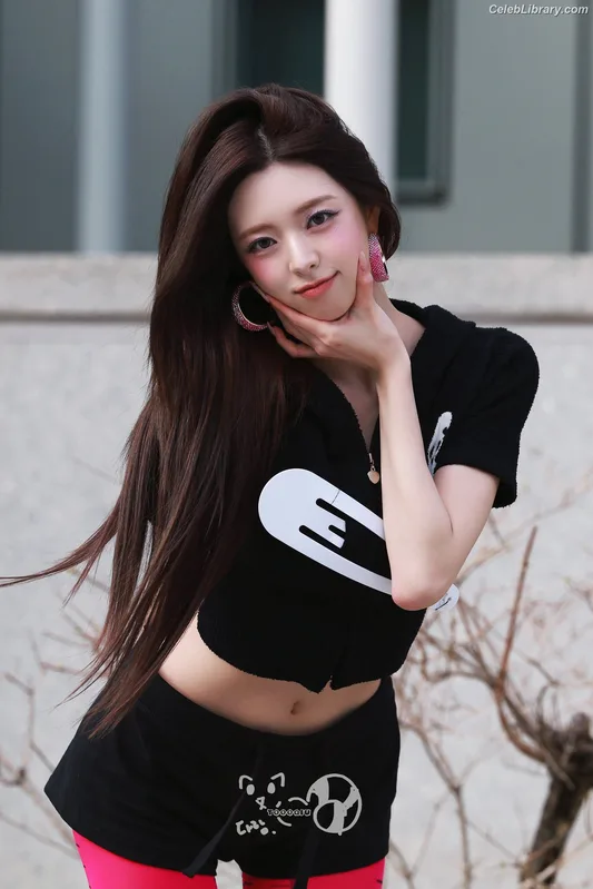 Yuna - ITZY (유나, Shin Yu Na) photo 7 of 1698
