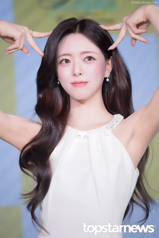 Yuna - ITZY (유나, Shin Yu Na) photo 13 of 1698