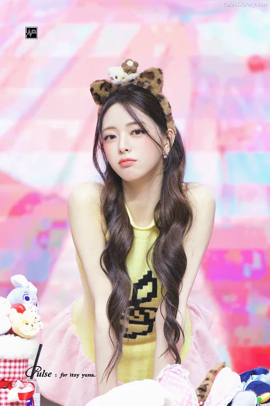 Yuna - ITZY (유나, Shin Yu Na) photo 16 of 1698