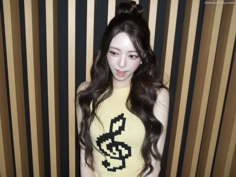 Yuna - ITZY (유나, Shin Yu Na) photo 17 of 1698