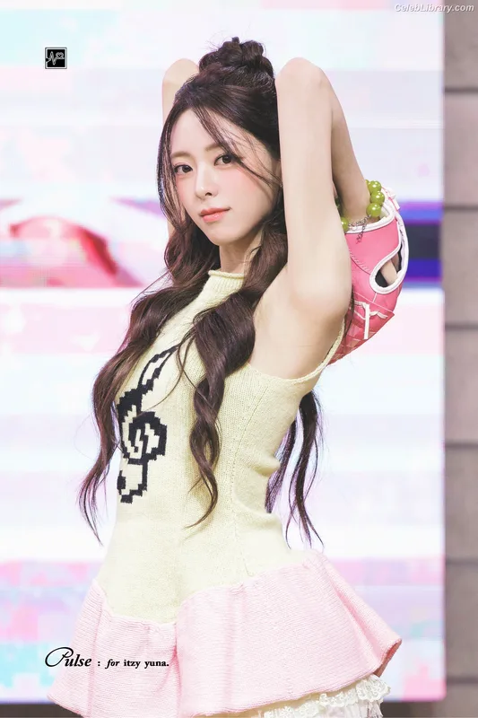 Yuna - ITZY (유나, Shin Yu Na) photo 3 of 1698