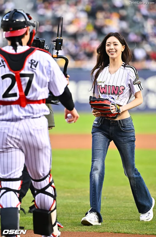 Yuna - ITZY (유나, Shin Yu Na) photo 10 of 1698