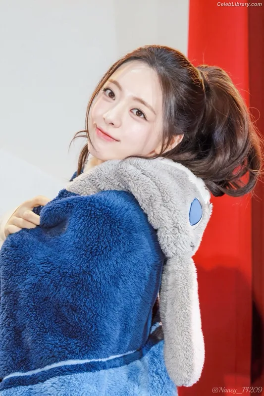 Yuna - ITZY (유나, Shin Yu Na) photo 18 of 1698